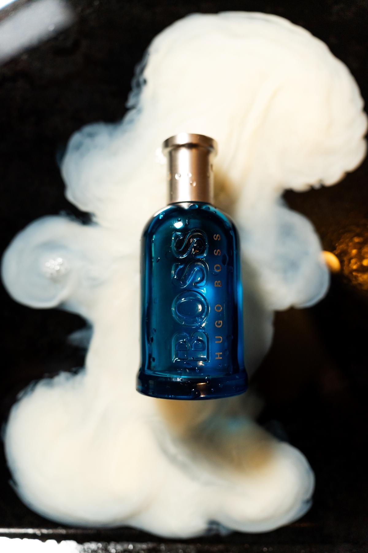 Flacon de parfum en lumière rasante